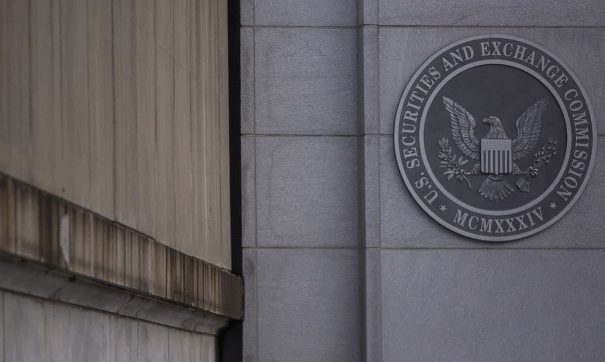 SEC Chair Paul Atkins Issues Surprising Warning Amid Crypto Market Plunge—Should Investors Really Stay Calm?