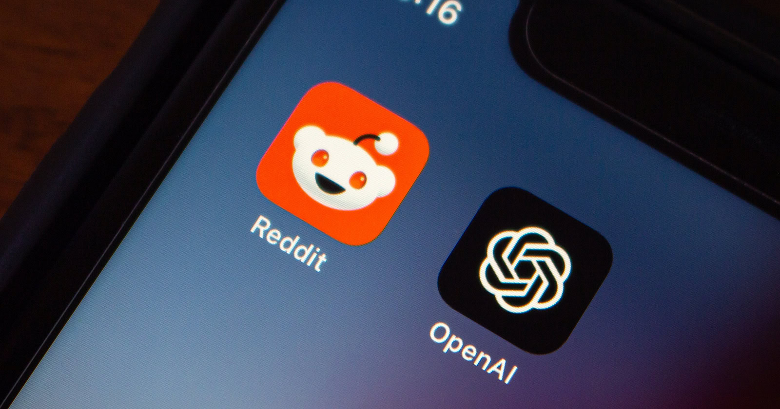 ChatGPT’s Secret Source: Why Reddit Pages Fuel Its Answers Yet Stay Uncredited