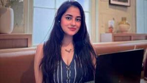 How This Indian Woman Juggles 60+ Hour Weeks in London and Still Earns Rs 63 Lakh Monthly—Her Surprising Second Career Revealed!